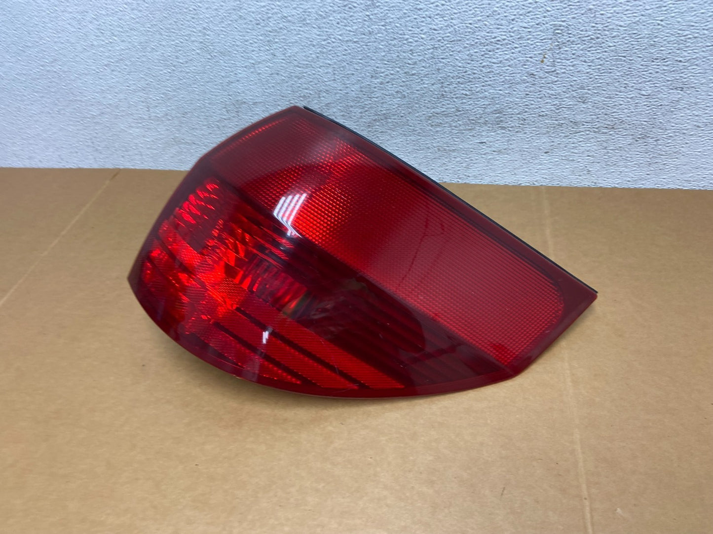 2004-2005 Toyota Sienna Right Passenger Rh Side Tail Light AD8857 DW1