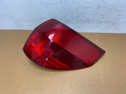 2004-2005 Toyota Sienna Right Passenger Rh Side Tail Light AD8857 DW1