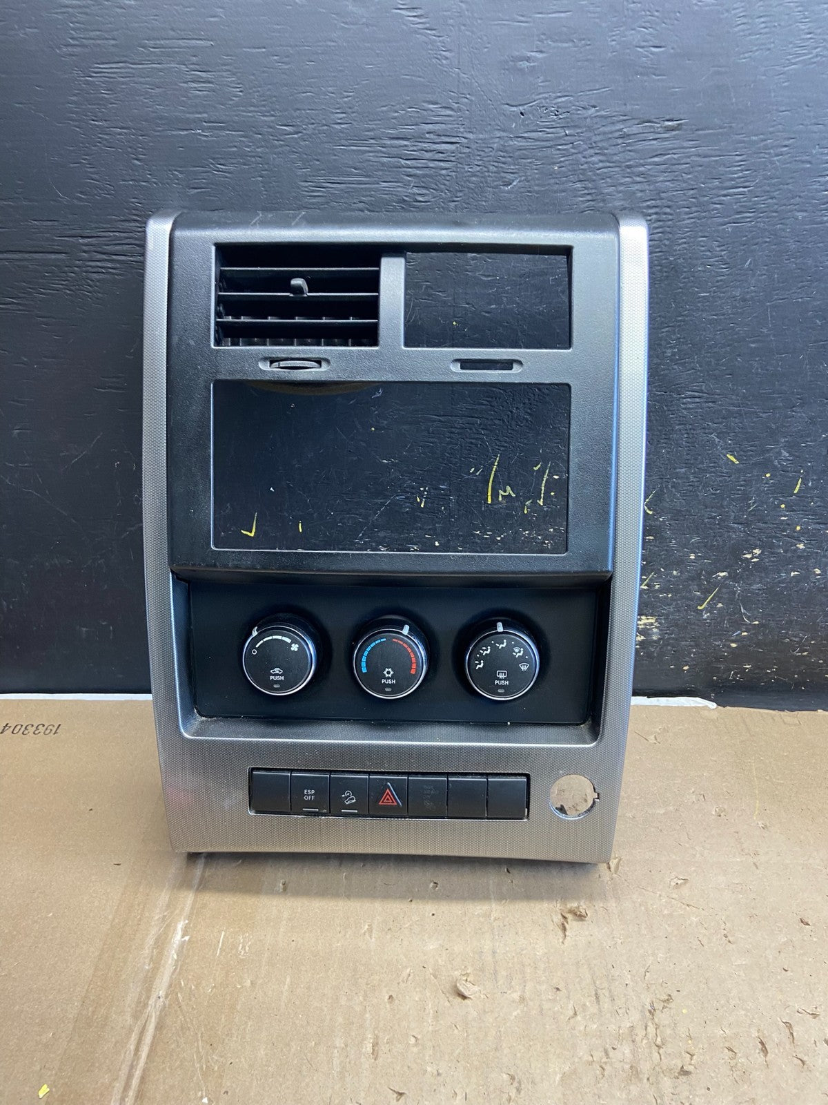 2008 to 2012 Jeep Liberty Dash Climate Temperature Control Radio Bezel AB2059 DG0