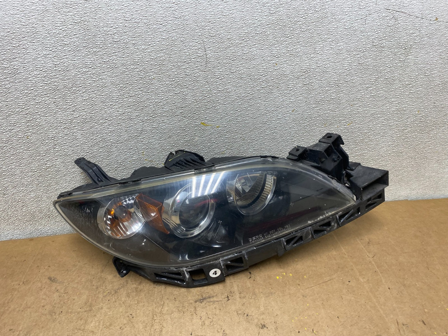2004 to 2009 Mazda 3 Sedan Right Passenger Rh Side Headlight Oem X7248 GD0