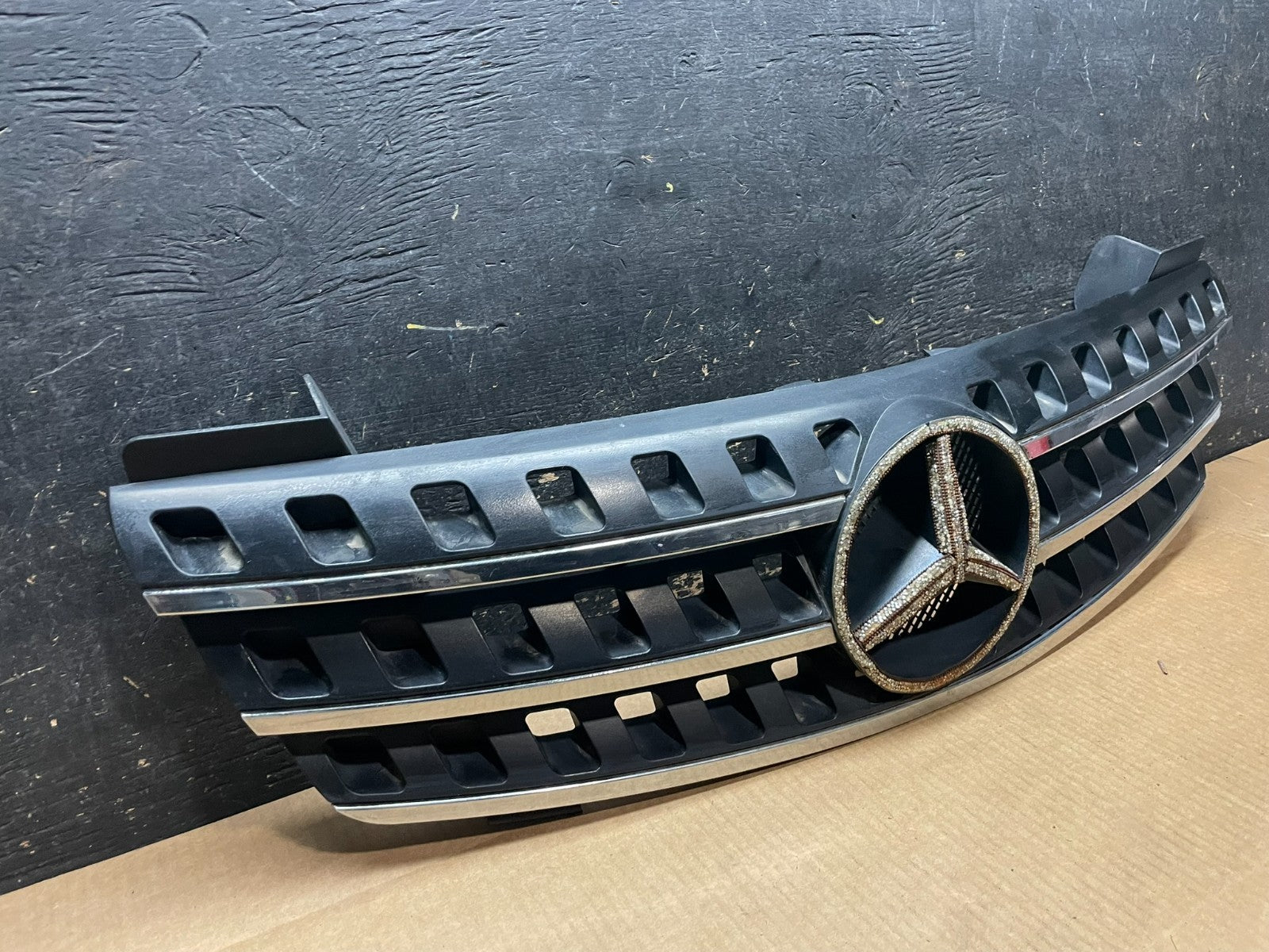 2006 to 2008 Mercedes ML-Class W164 Front Bumper Grille Grill AA9055 DG1