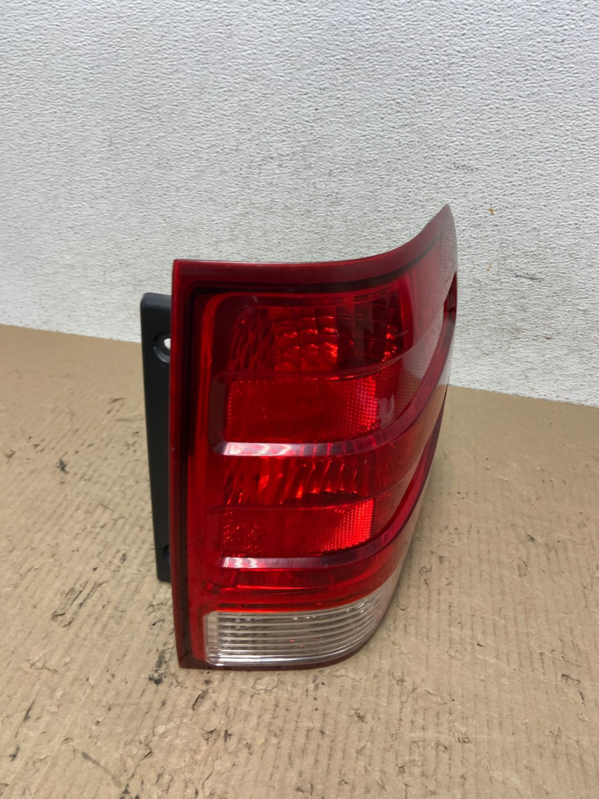 2003 2004 2005 2006 Ford Expedition Right Passenger Rh Tail light AF7027 LK2