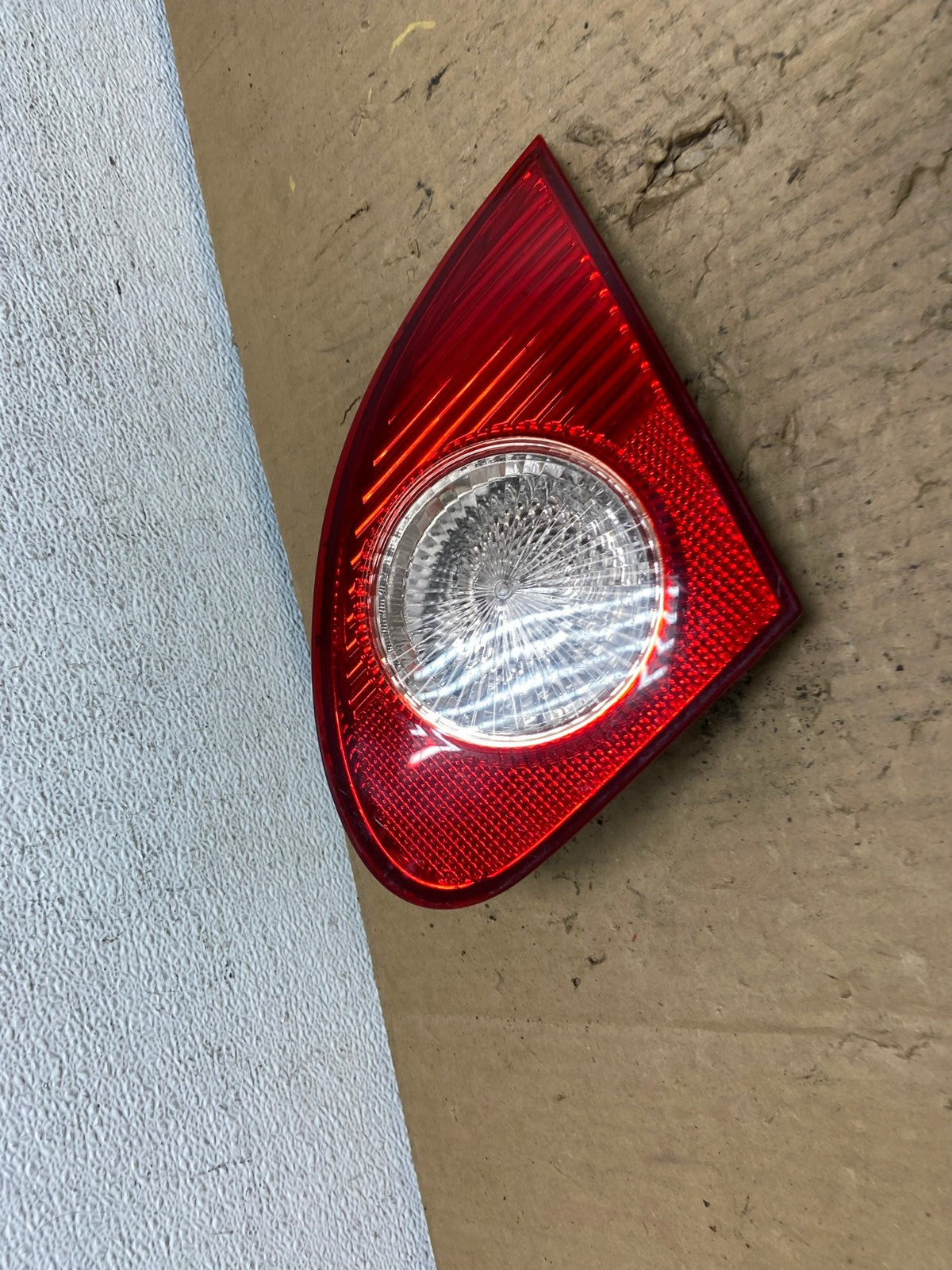 2003-2008 Toyota Corolla Inner Passenger Right RH Side Tail Light AD2515 LK0