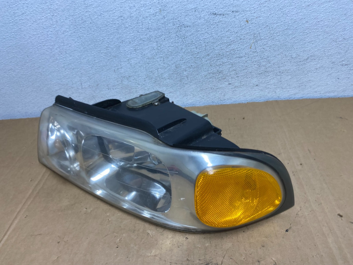 1998 to 2002 Lincoln Navigator Left Driver Lh Halogen Headlight AD2769 DW1