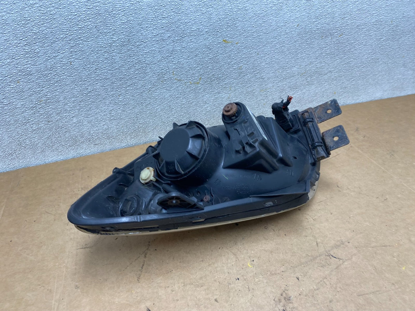 2005 to 2006 Kia Sportage Right Passenger RH Halogen Headlight DEPO X5014 DW6