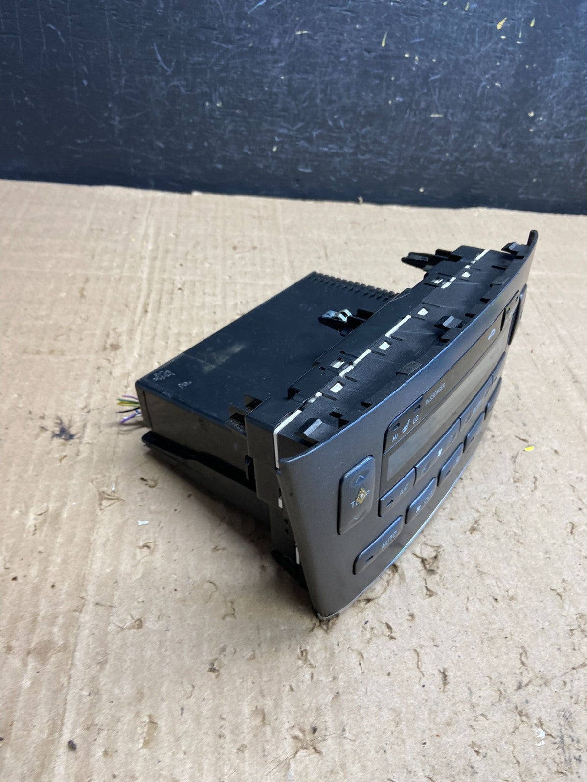 2002 - 2003 Lexus ES300 Center Dash A/C AC Heater Climate Control Unit AE1977 DG2