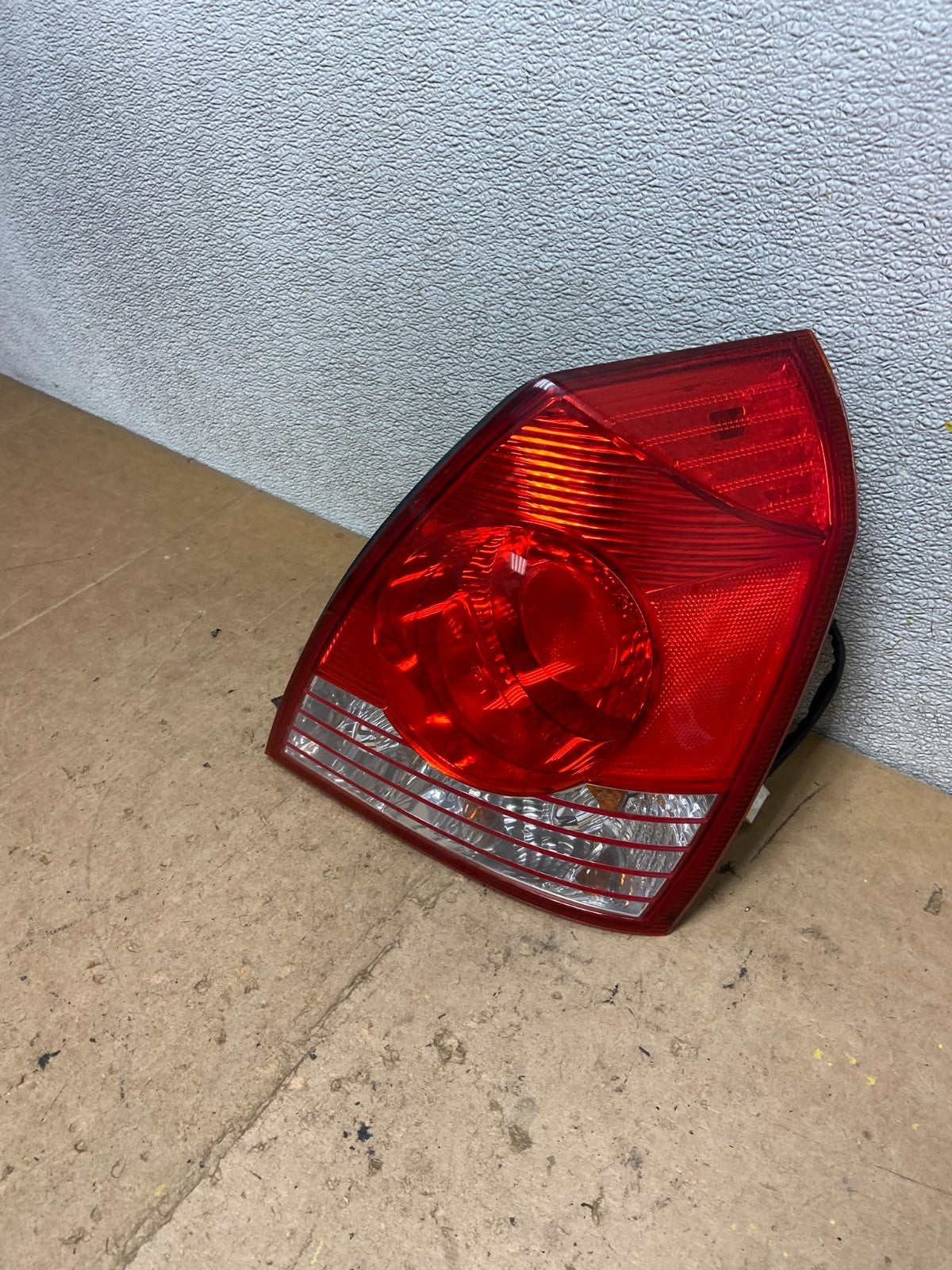 2004 2005 2006 Hyundai Elantra Sedan Right Passenger Tail Light OEM X7496 DW1