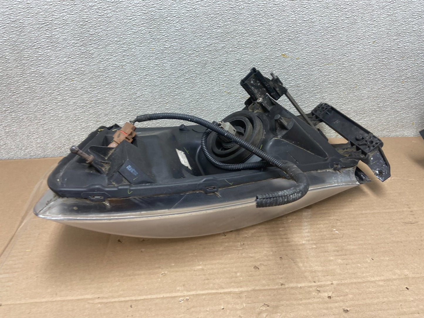 2006 to 2008 Dodge Ram 2500 Right Passenger Halogen Headlight AA8718 DW7