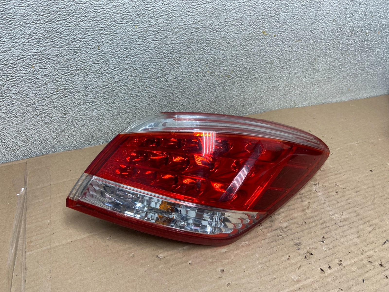 2011 - 2014 Nissan Murano Right Passenger Side RH Tail Light OEM AA9313 LK2