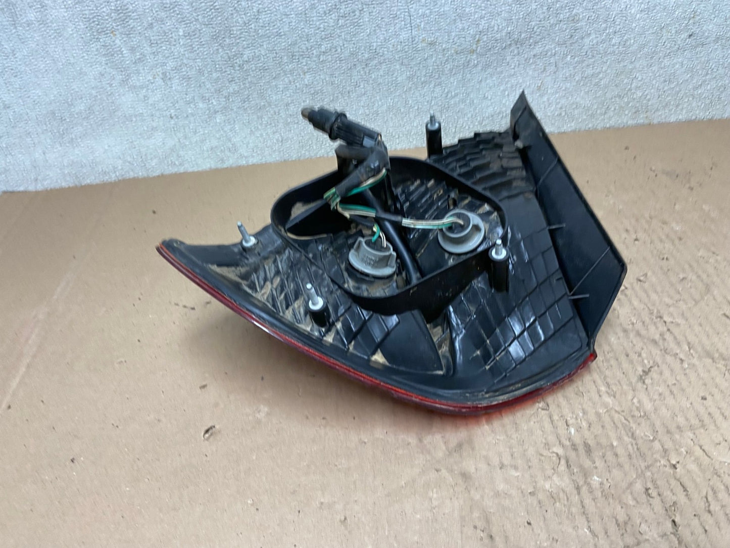 2000 2001 2002 Toyota Avalon Left Driver Side Tail Light AB6054 LK4