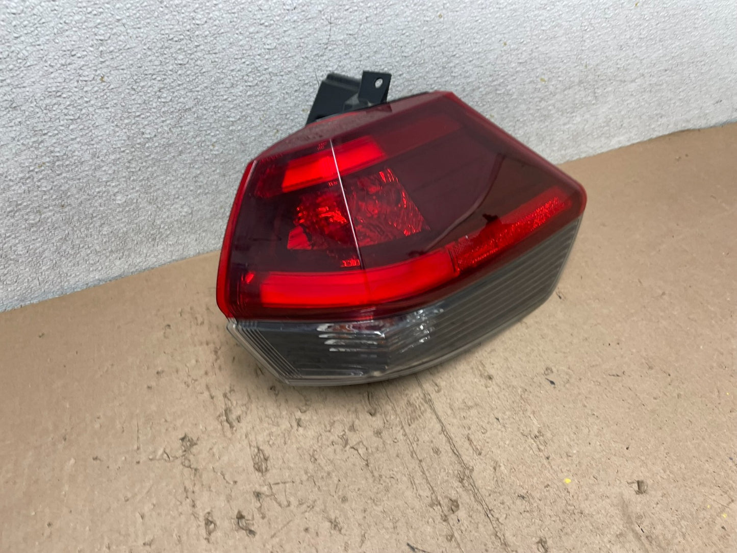 2008 to 2015 Nissan Rogue Right Passenger RH Side Tail Light OEM Q5184 DW2