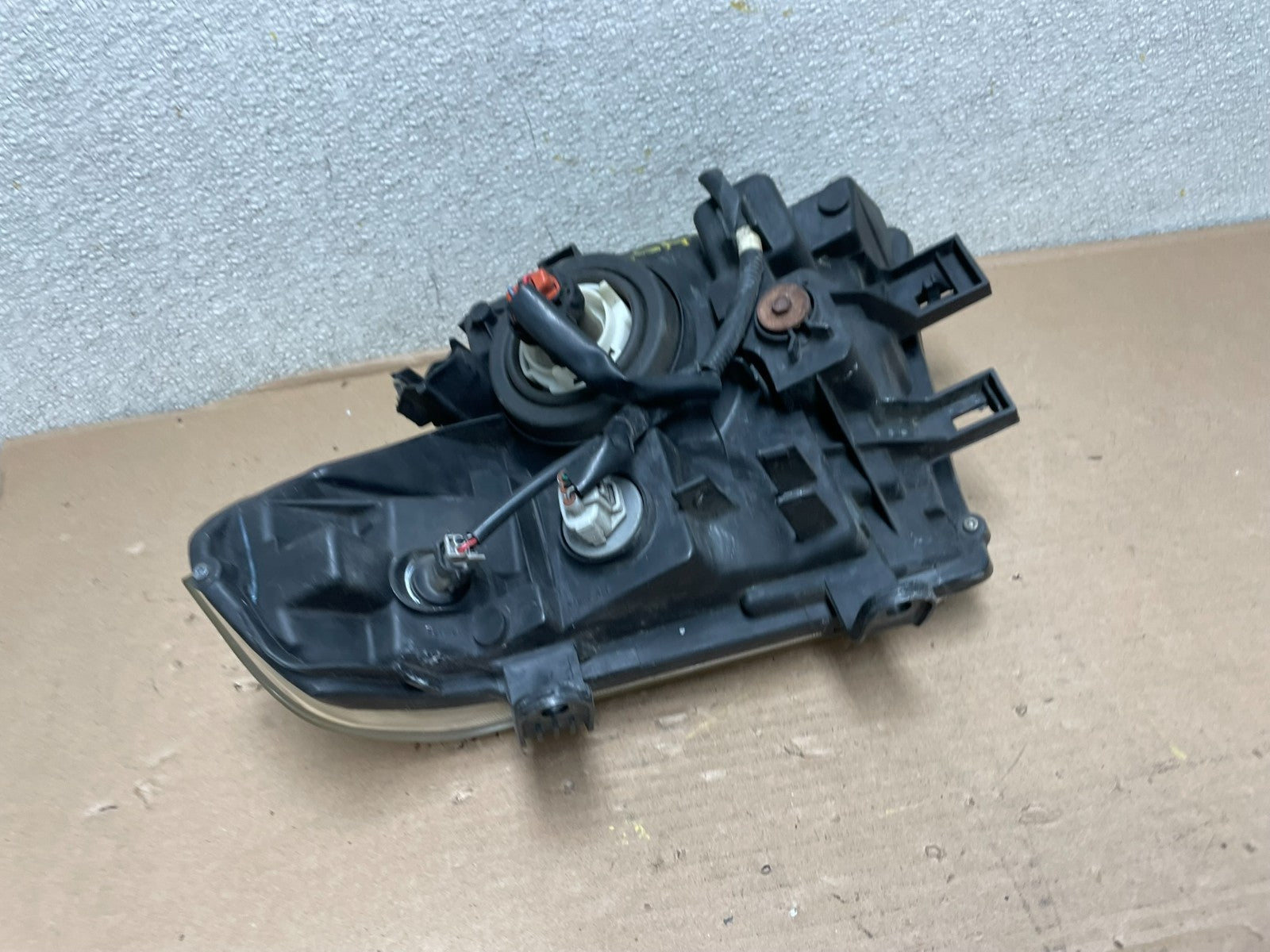 2005 to 2007 Nissan Pathfinder Halogen Headlight Right Passenger Oem AA9991 DW4