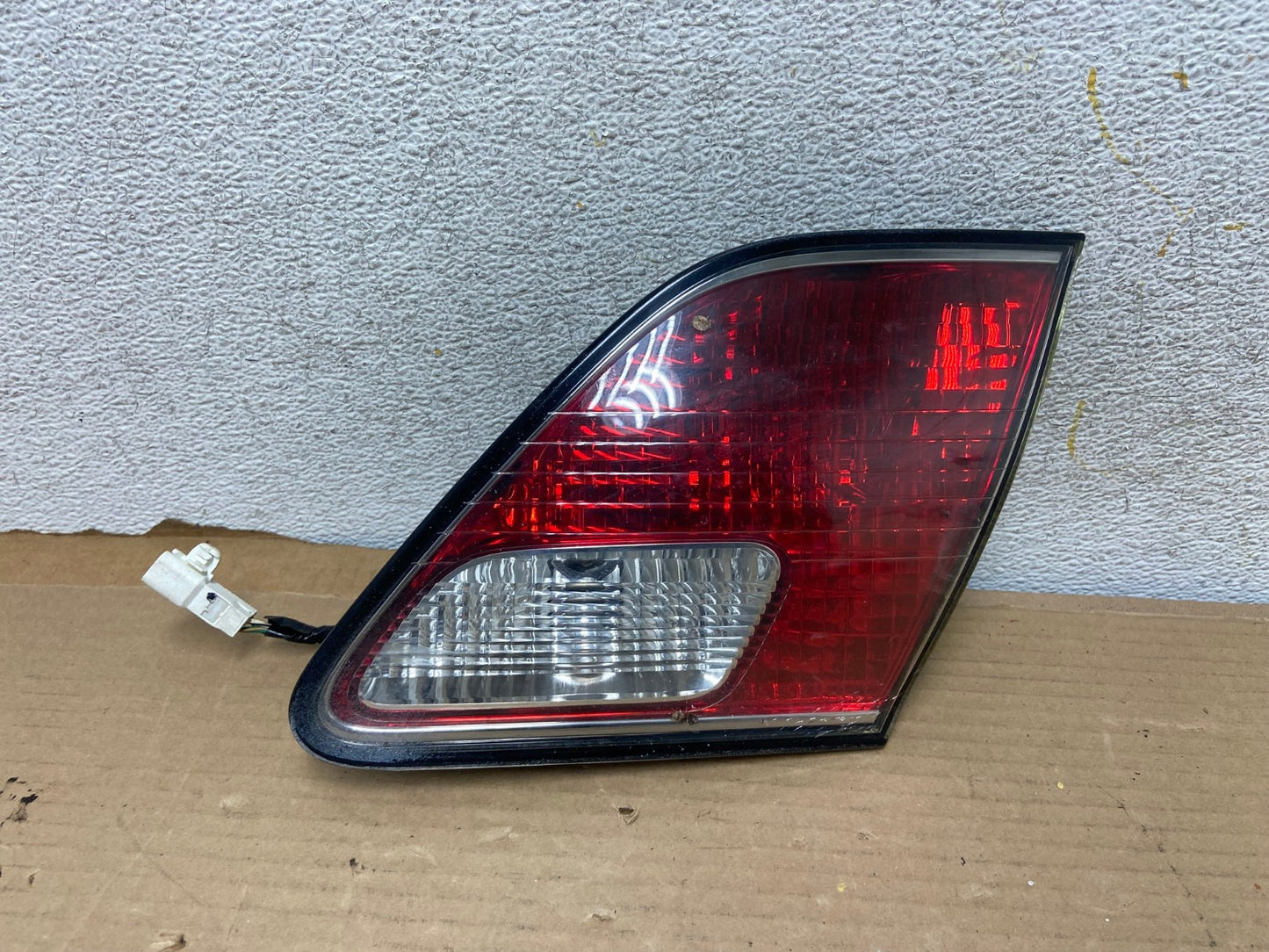 2002 2003 2004 Lexus Es300 Es330 Right Passenger Inner Tail Light AH0599 LK0