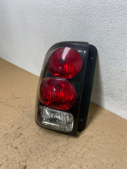 2002 to 2009 Chevrolet Trailblazer Left Driver LH Side Tail Light AG1454 LK1