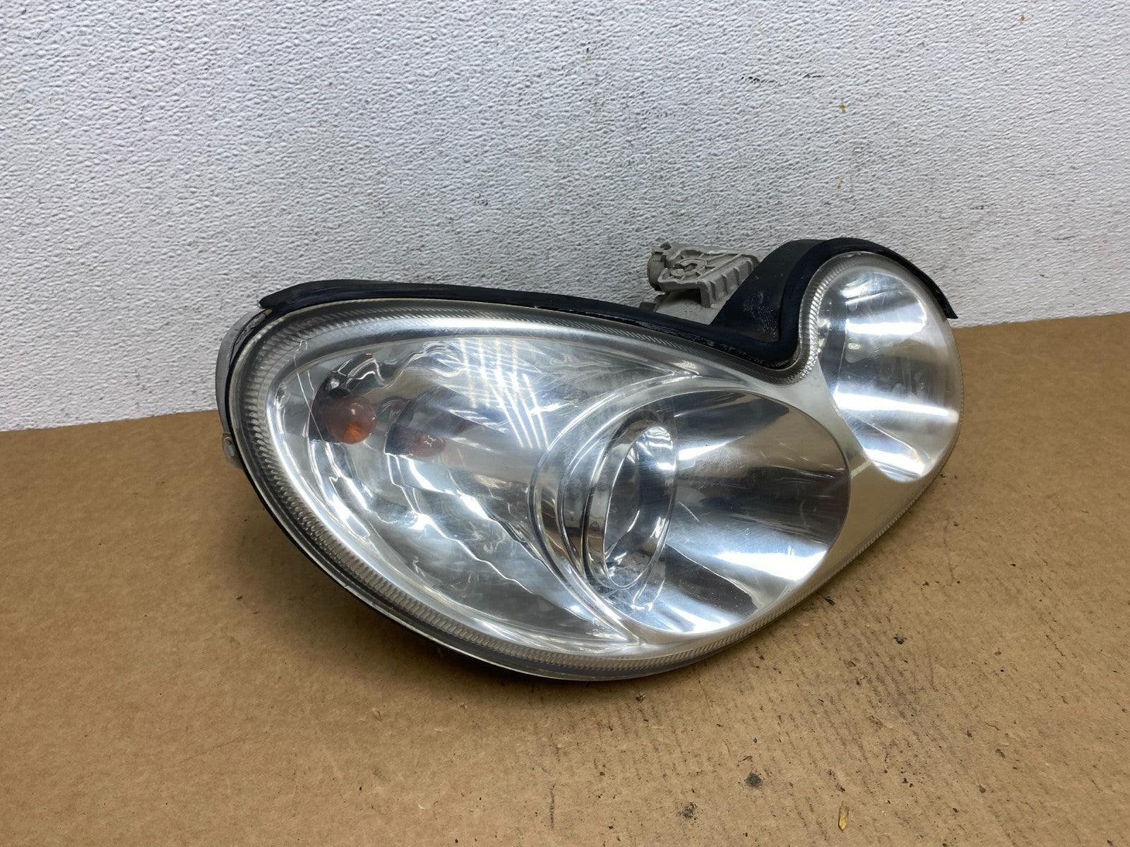 2002-2005 Hyundai Sonata Right Passenger Headlight Halogen AD4670 DW2