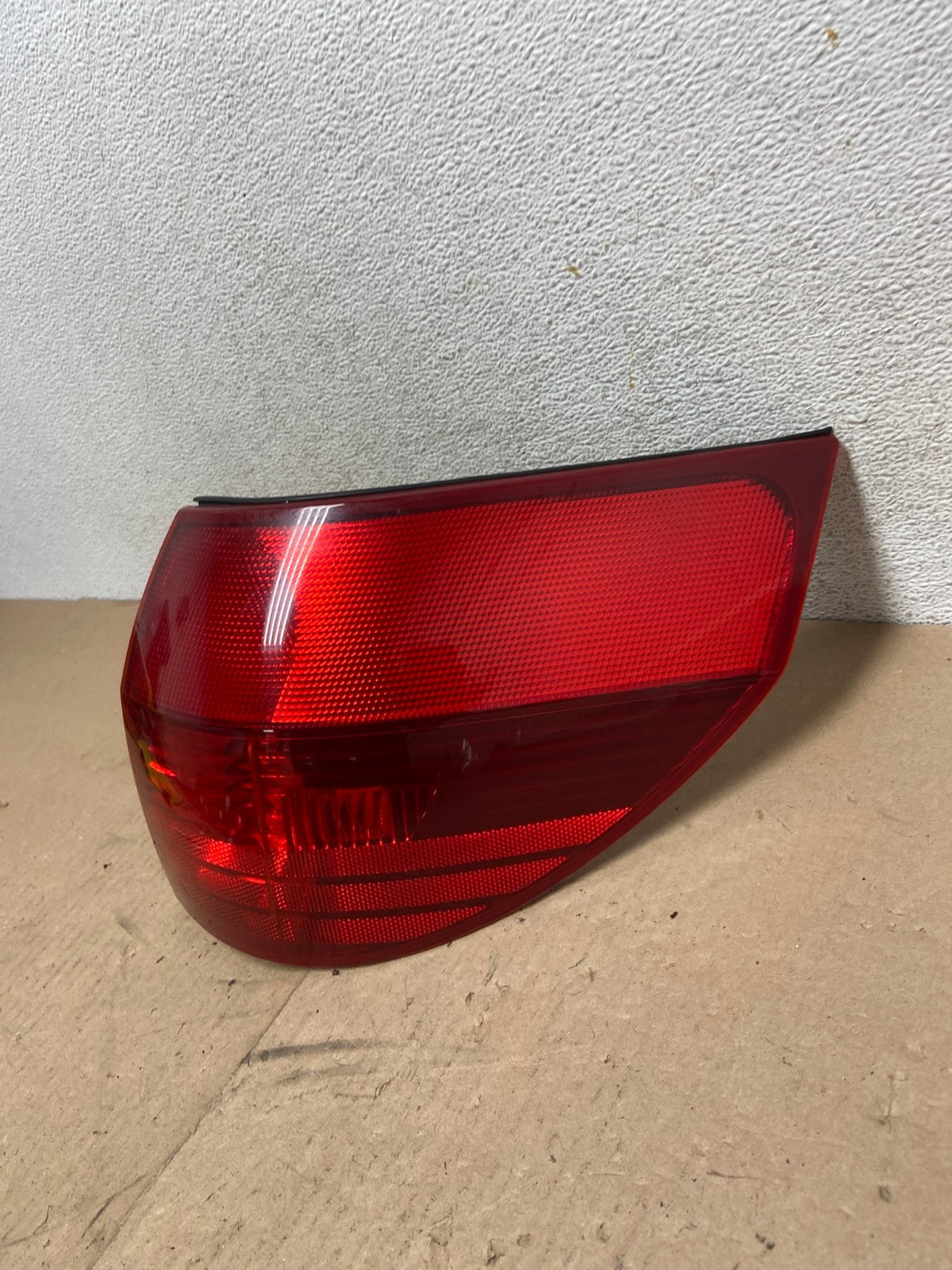 2004-2005 Toyota Sienna Right Passenger Rh Side Tail Light AG4795 LK1