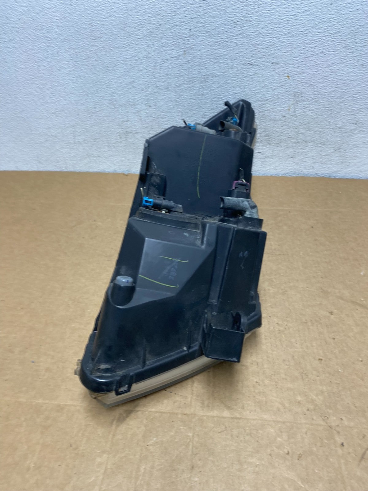 2009 to 2017 Dodge Journey Headlight Left Driver Lh Side Halogen AD6072 DW7
