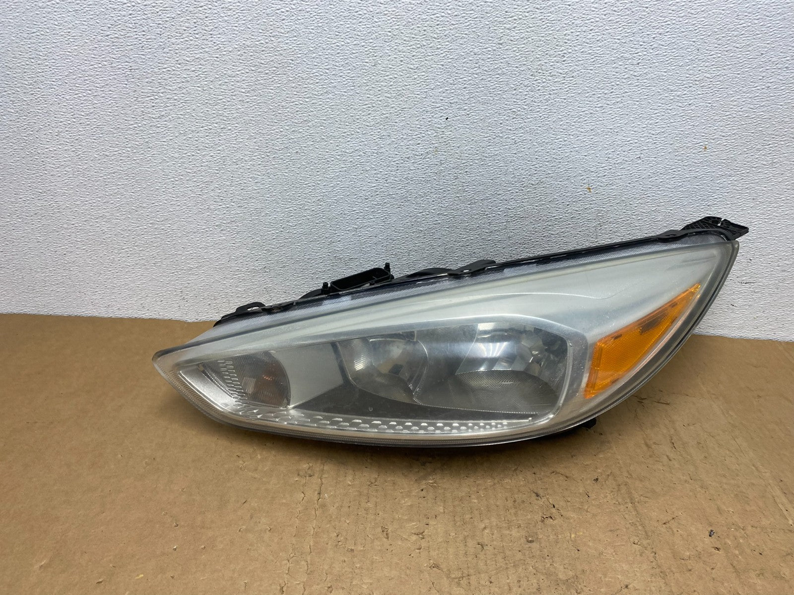2015 to 2018 Ford Focus Left Driver LH Side Headlight AC5826 DW0
