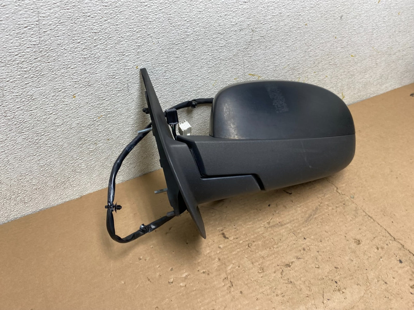 2007-2009 Chevrolet Tahoe Silverado Suburban Left Turn Signal Mirror OE P6394 DG2