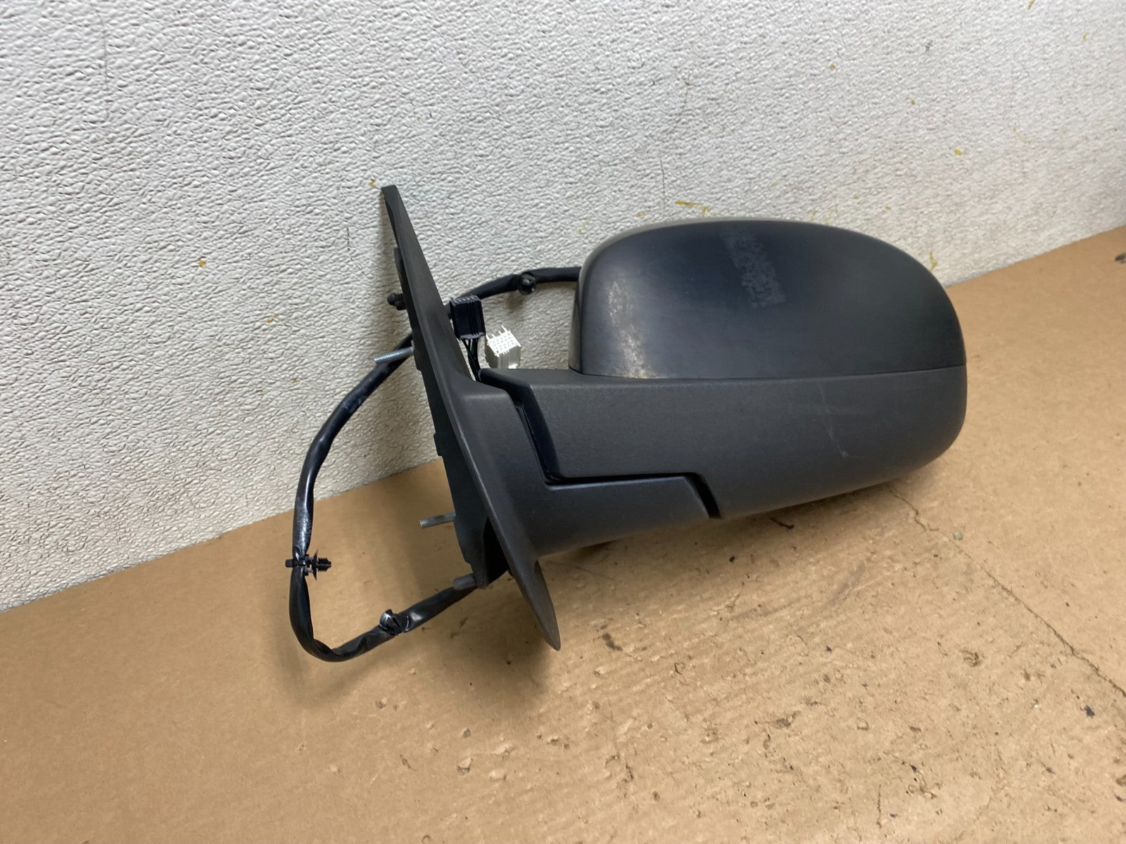 2007-2009 Chevrolet Tahoe Silverado Suburban Left Turn Signal Mirror OE P6394 DG2