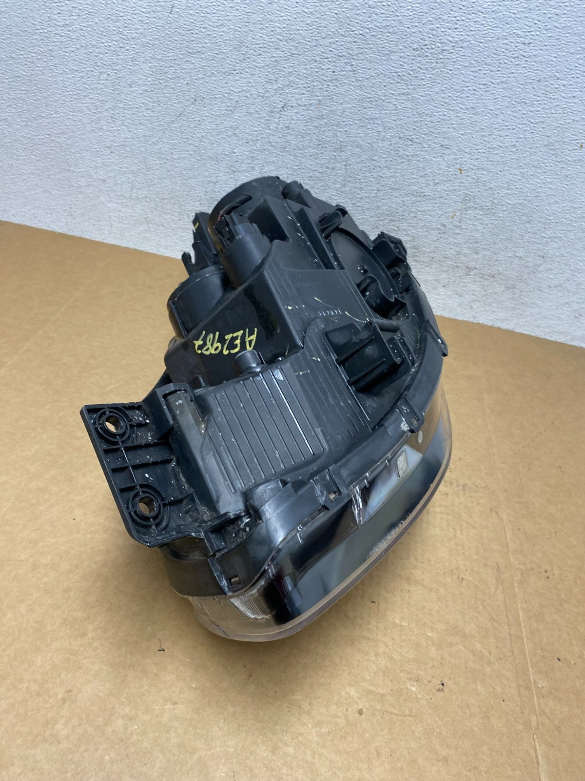 2014 - 2018 Kia Soul Right Passenger RH Projector Halogen Headlight AE2987 DG10