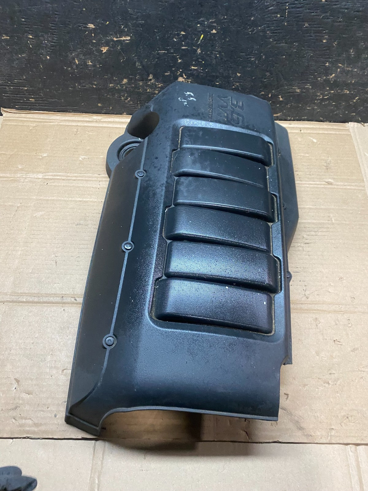 2007 to 2008 GMC Acadia 3.6L VVT Engine Cover Shield OEM v2666 DG2