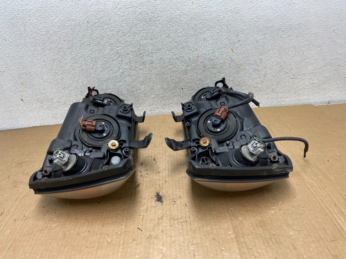 2004 2005 2006 Toyota Highlander Headlights Left+Right Side AI8982 DW10