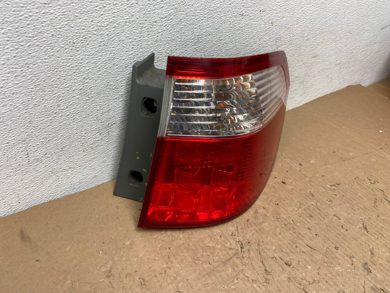2005 2006 2007 Honda Odyssey Right Passenger RH Side Tail Light AD8200 LK2