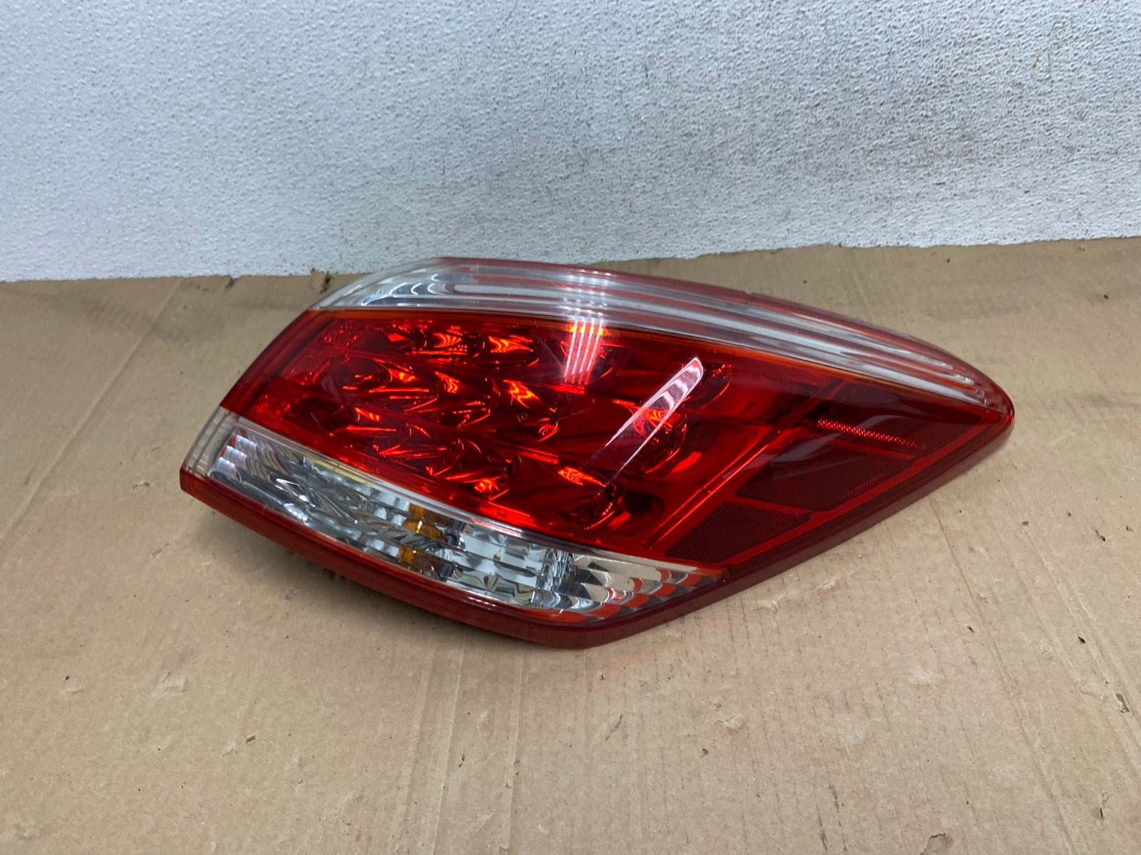 2011 - 2014 Nissan Murano Right Passenger Side RH Tail Light AE9142 LK0