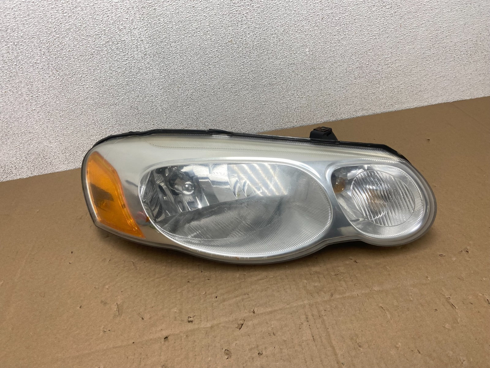 2004 2005 2006 Chrysler Sebring Right Passenger Side Halogen Headlight AB6180 DW0