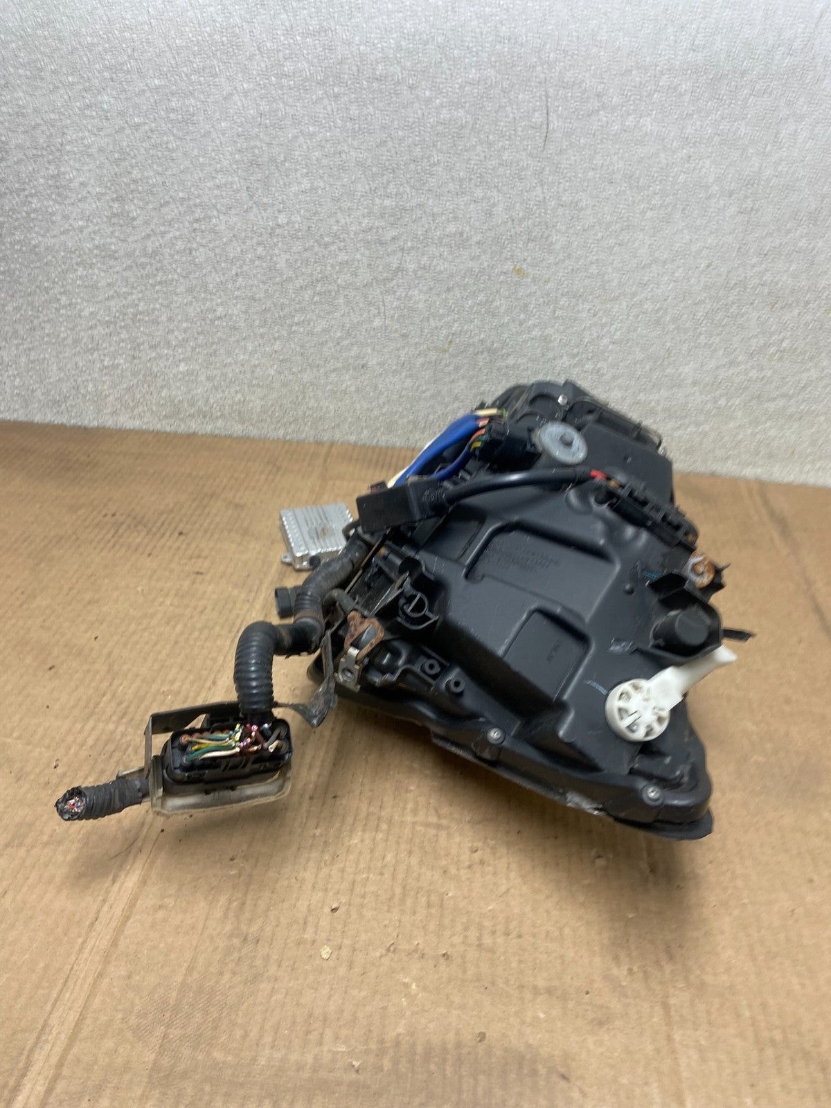 2006 - 2010 Lexus IS250 Right Passenger RH Side Xenon Headlight OEM AA6204  DG8