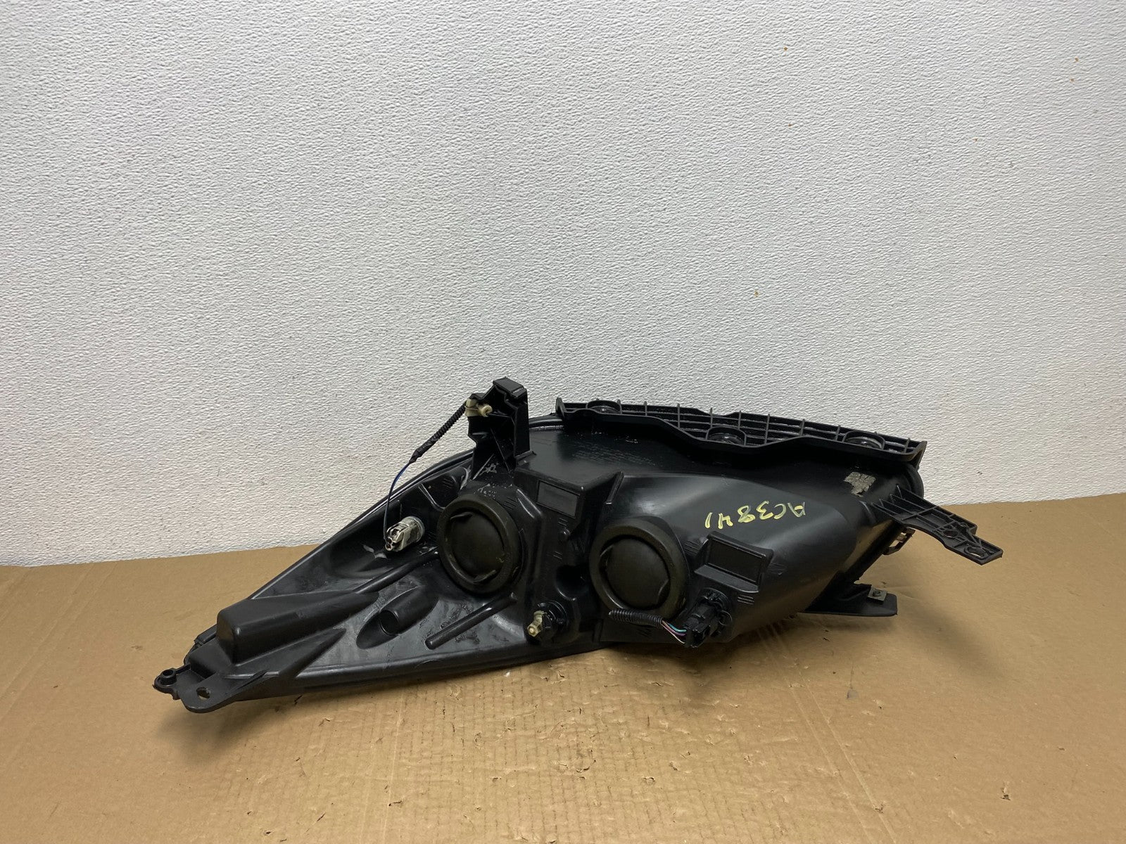 2013 - 2016 Ford Escape Headlight Right Passenger RH Side Halogen AC3841 DW6