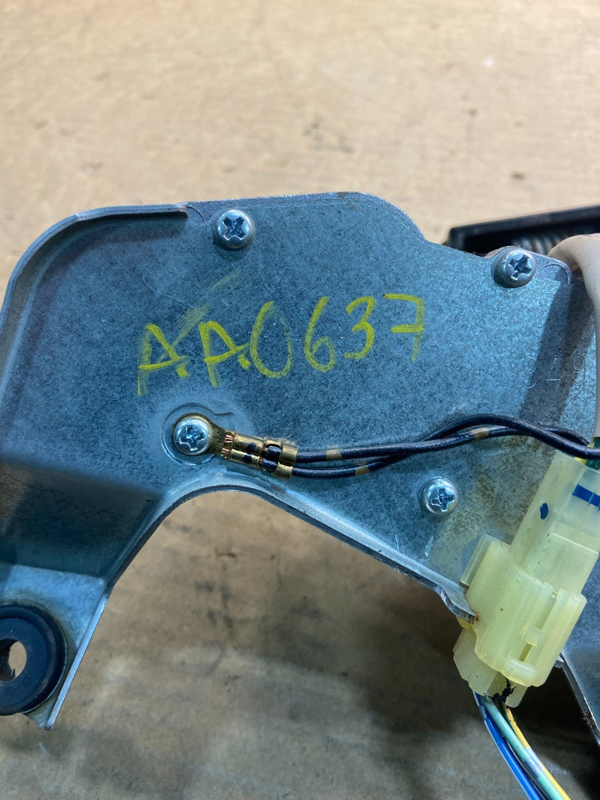 2005 to 2009 Subaru Legacy Outback Rear Windshield Wiper Motor AA06376