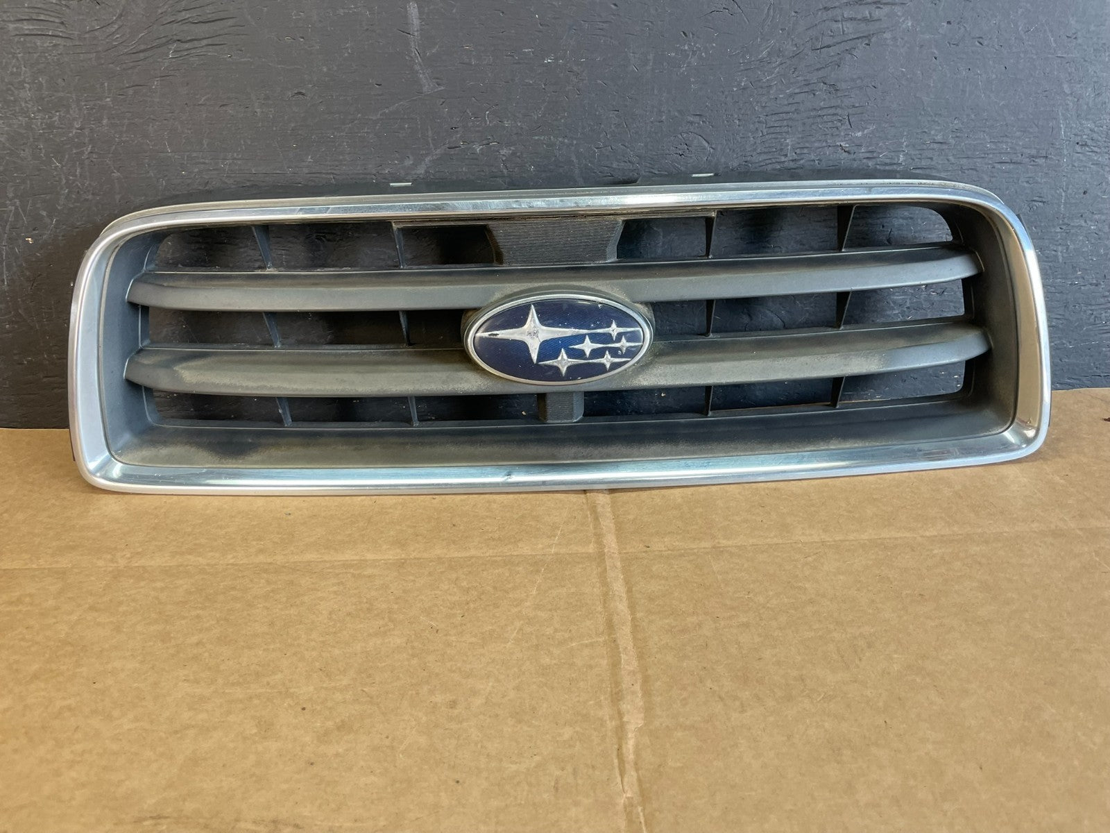 2003 to 2005 Subaru Forester Front Upper Grill Grille AE0827 DG0