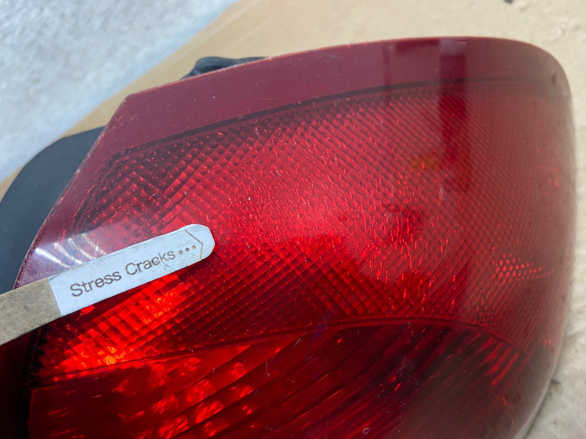 2004 2005 2006 2007 Ford Taurus Right Passenger Side Tail Light AH8983 LK4