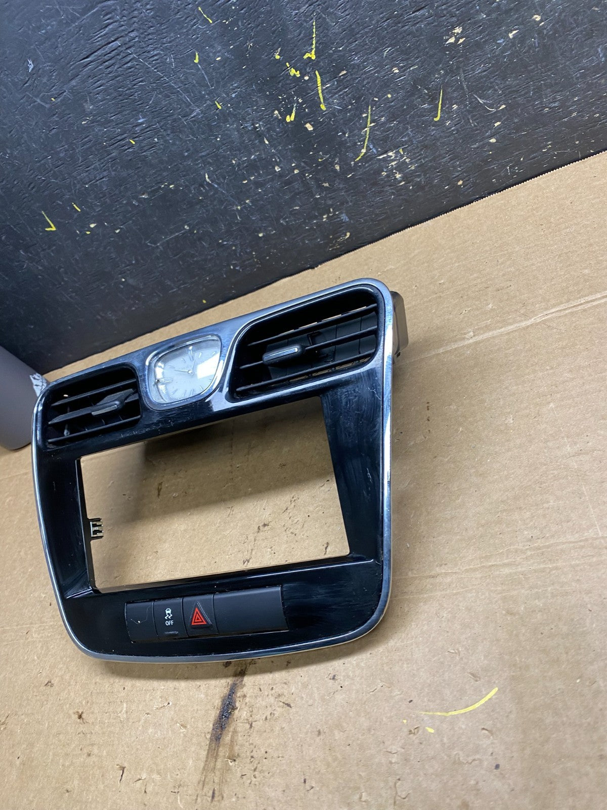 2011 - 2014 Chrysler 200 Dash Radio Bezel Trim Clock Hazard Bezel W6582 DG2