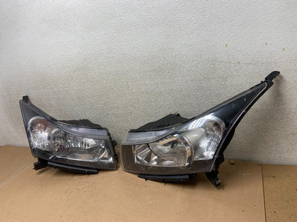 2011 to 2015 Chevrolet Cruze Halogen Left+Right Set Headlights AA9866 DW1