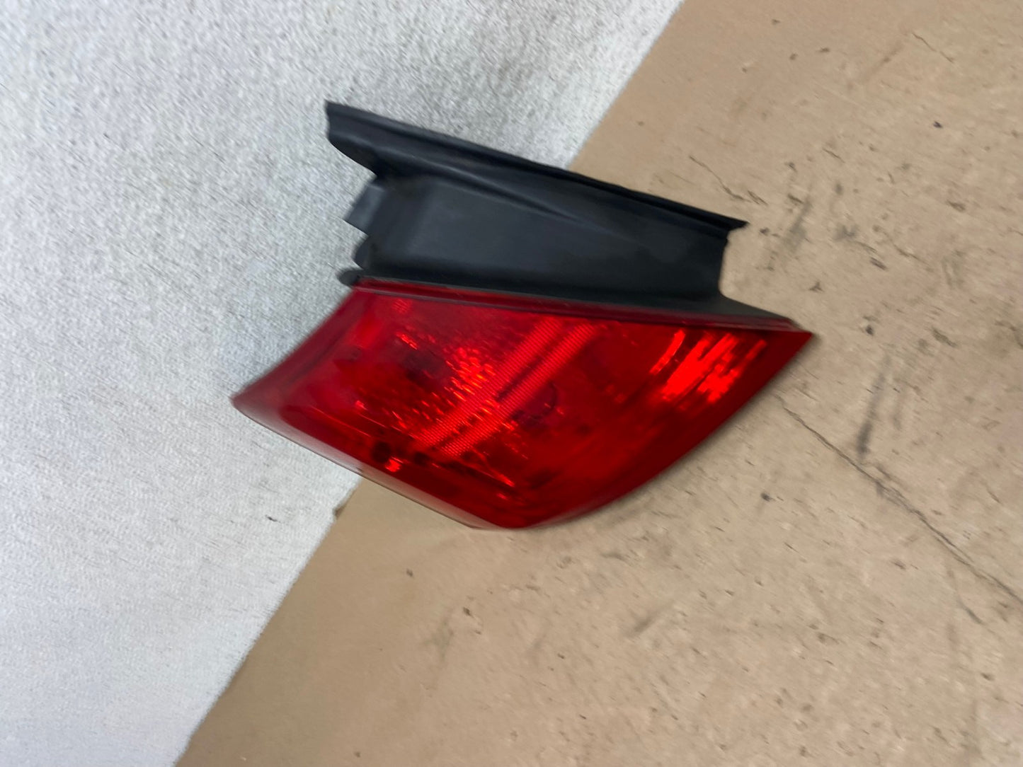2014 to 2018 Ford Taurus Interceptor Left Driver LH Tail Light AG5503 LK1