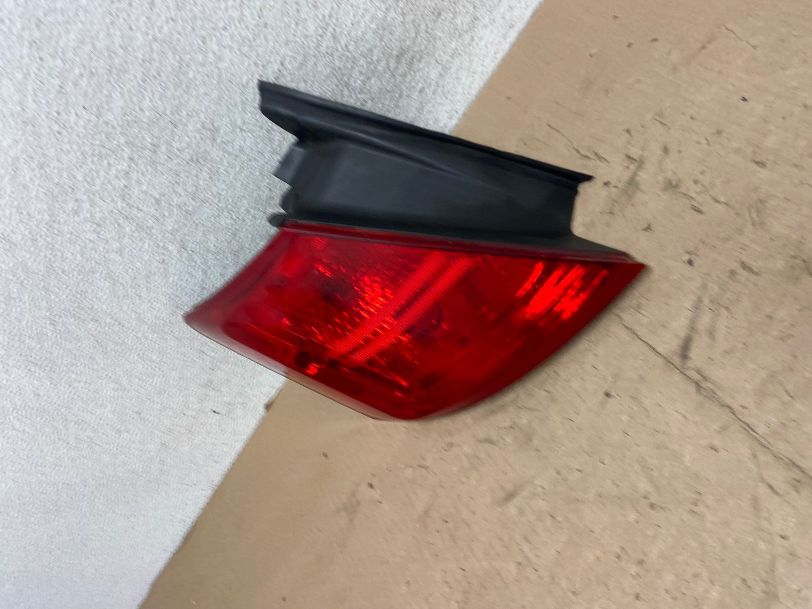 2014 to 2018 Ford Taurus Interceptor Left Driver LH Tail Light AG5503 LK1