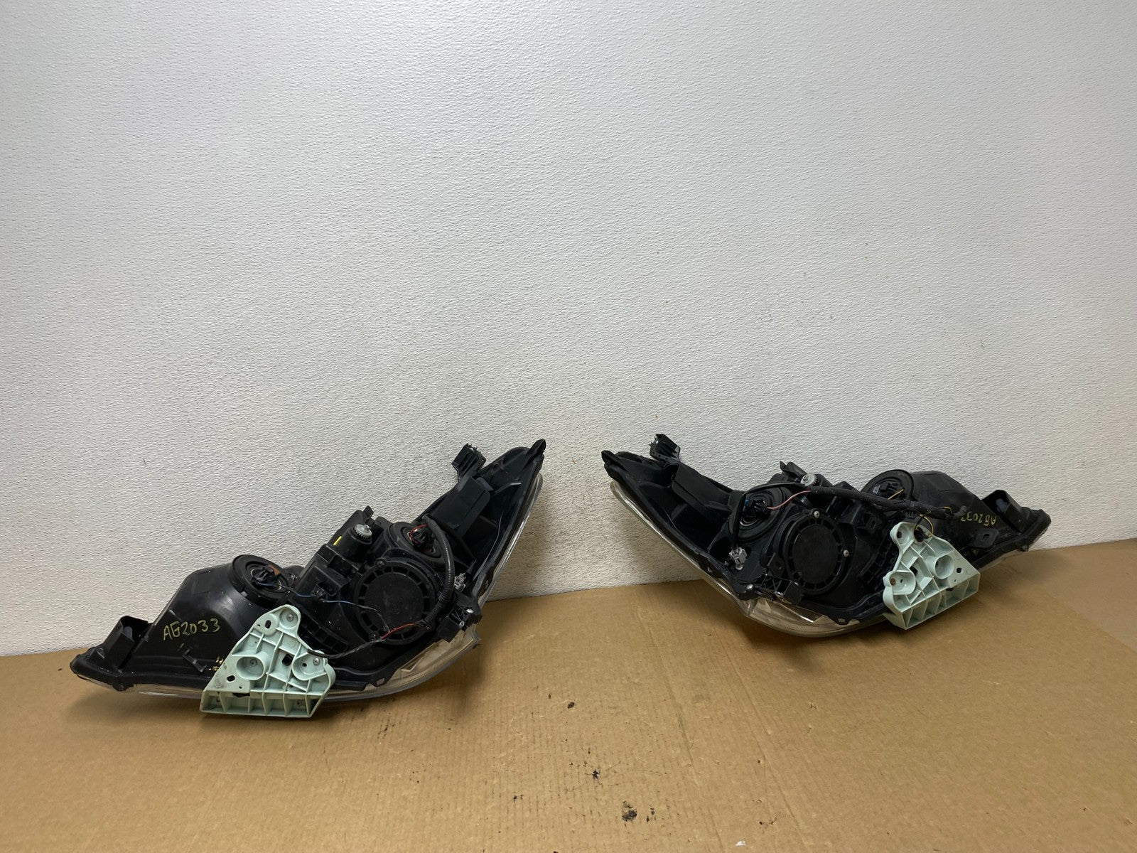 2013 to 2015 Nissan Altima Left+Right Side Set Halogen Headlights AG2033 DW9
