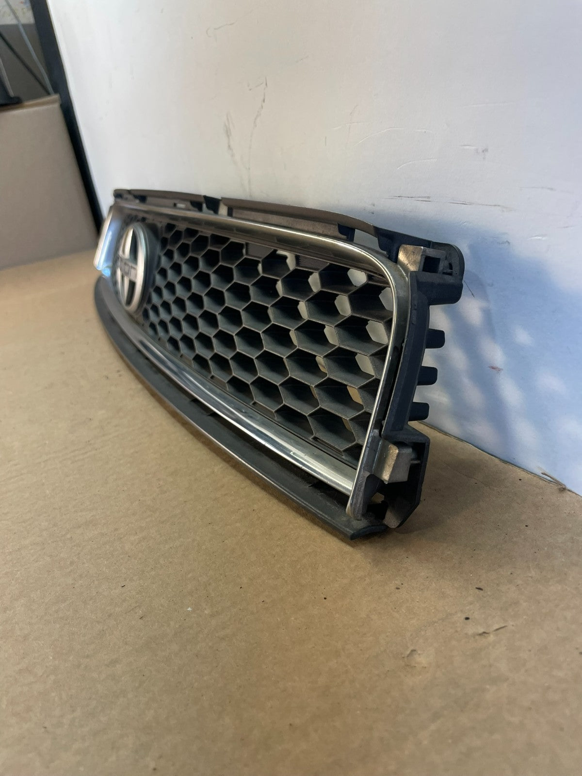 2005 to 2010 Scion TC Front Upper Grill Grille AH0320 DG1