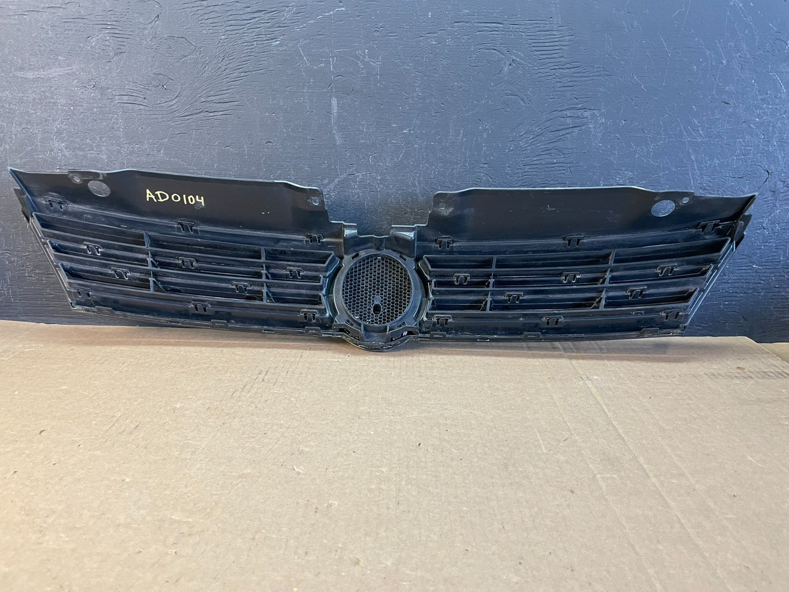 2011 to 2014 Volkswagen Jetta Sedan Front Upper Grille Grill ad0104 DG5
