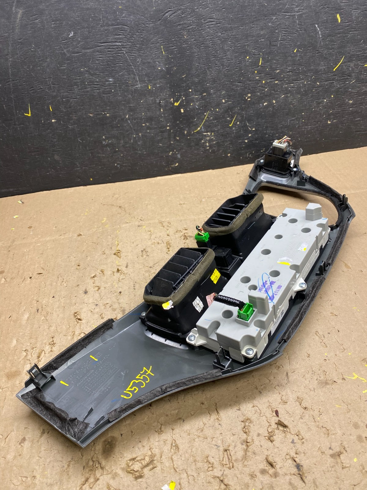 2005 to 2010 Honda Odyssey Radio Climate Control Dash Trim Bezel U5357 DG5