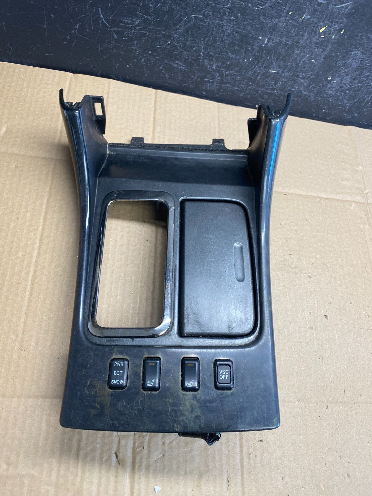 1998 2005 Lexus GS300 Center Console Shifter Bezel Cup Holder Trim AC9346 DG0