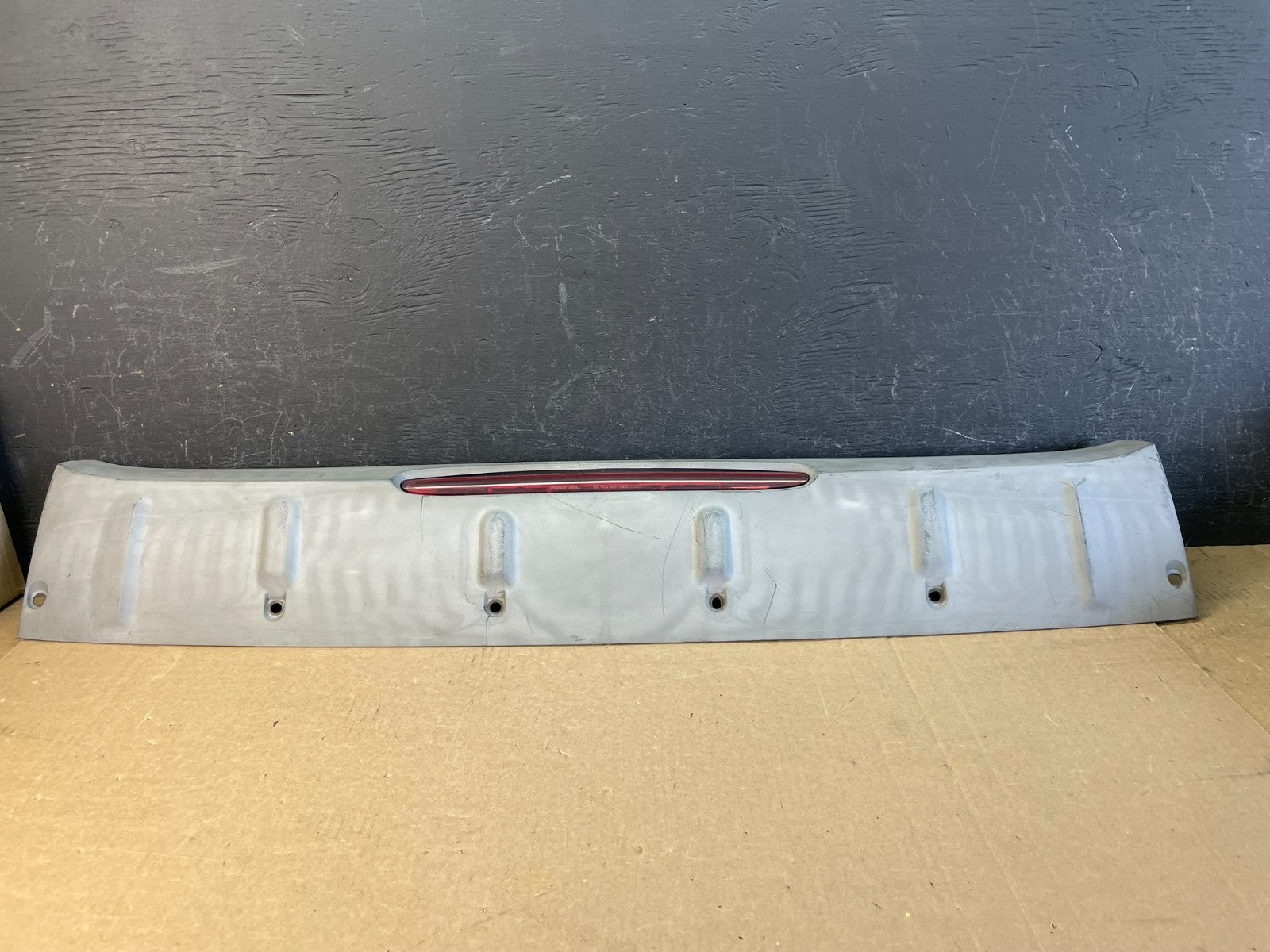2002 to 2006 Chevrolet Avalanche 1500 Cente Spoilerr 3rd Brake Light AD01160