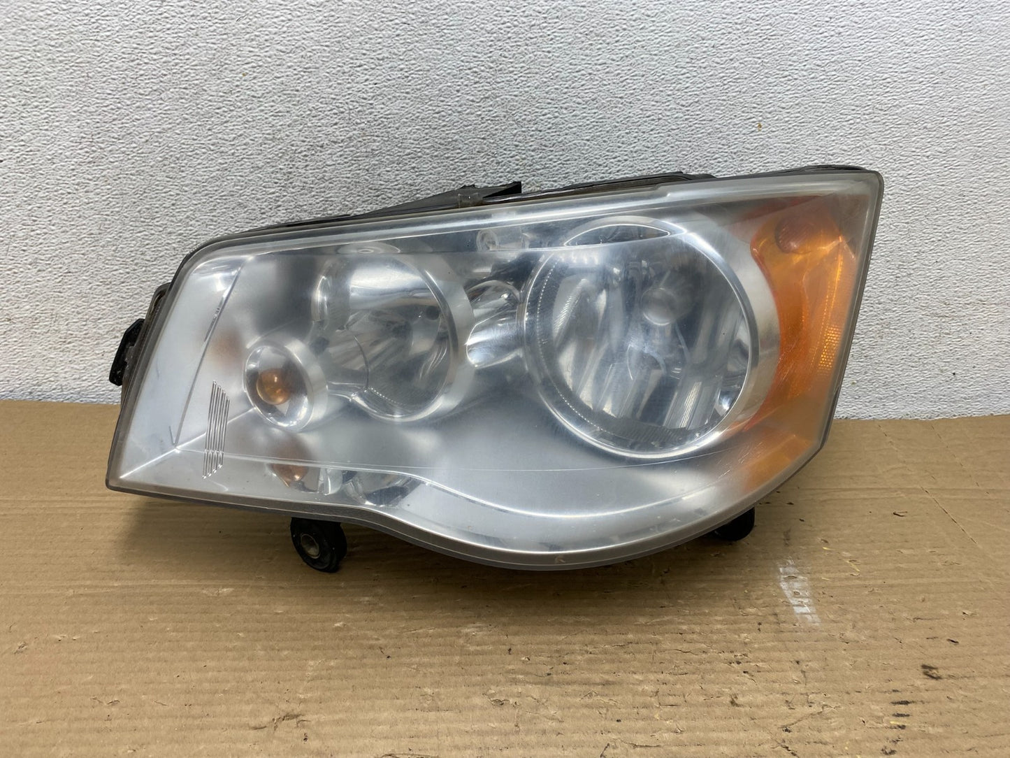 2008 to 2016 Chrysler Town and Country Left Driver Lh Side Headlight AG9109 DW0