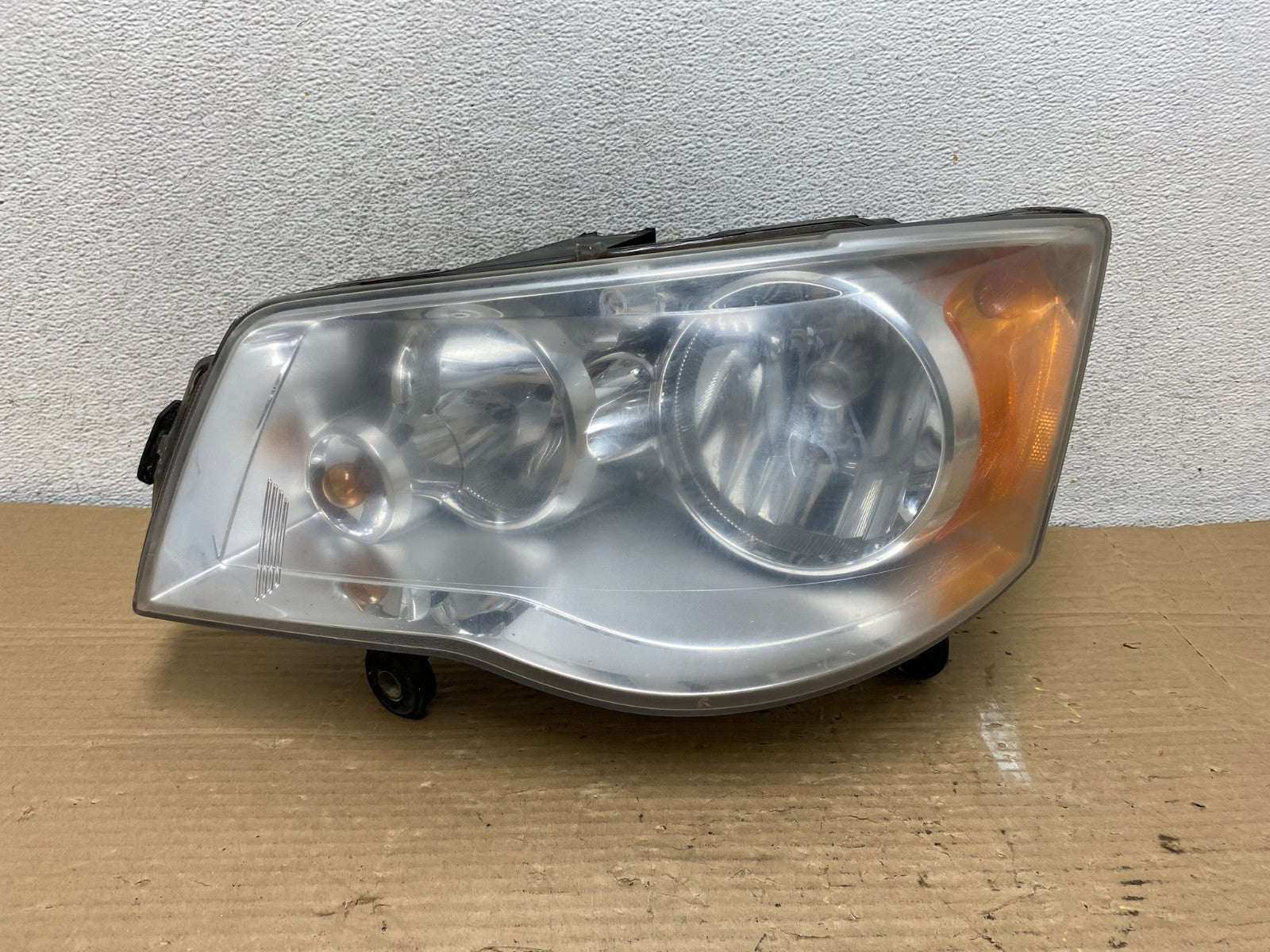 2008 to 2016 Chrysler Town and Country Left Driver Lh Side Headlight AG9109 DW0