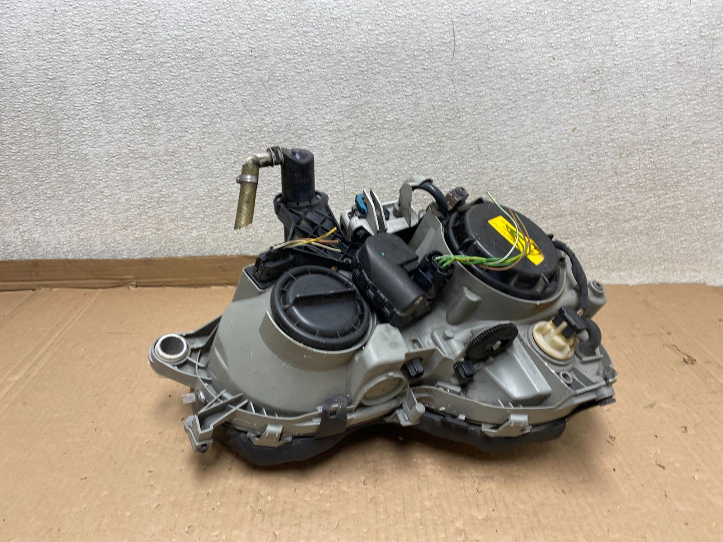 1997-1999  Mercedes E E320 E430 Left Driver LH Side Headlight Xenon U8498 DW8