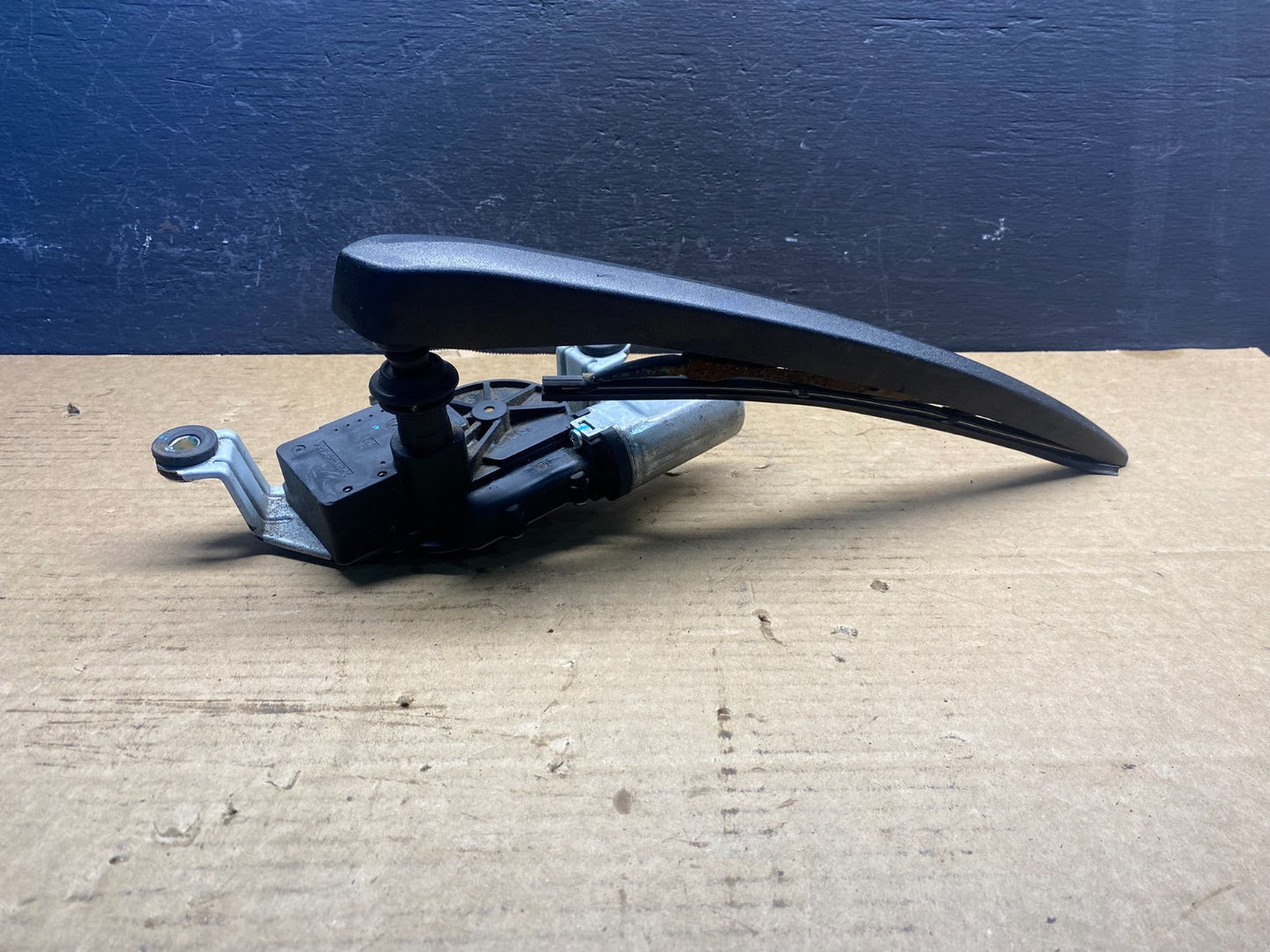 2010 to 2016 Cadillac SRX Rear Windshield Washer Wiper Motor AC7990 DG3