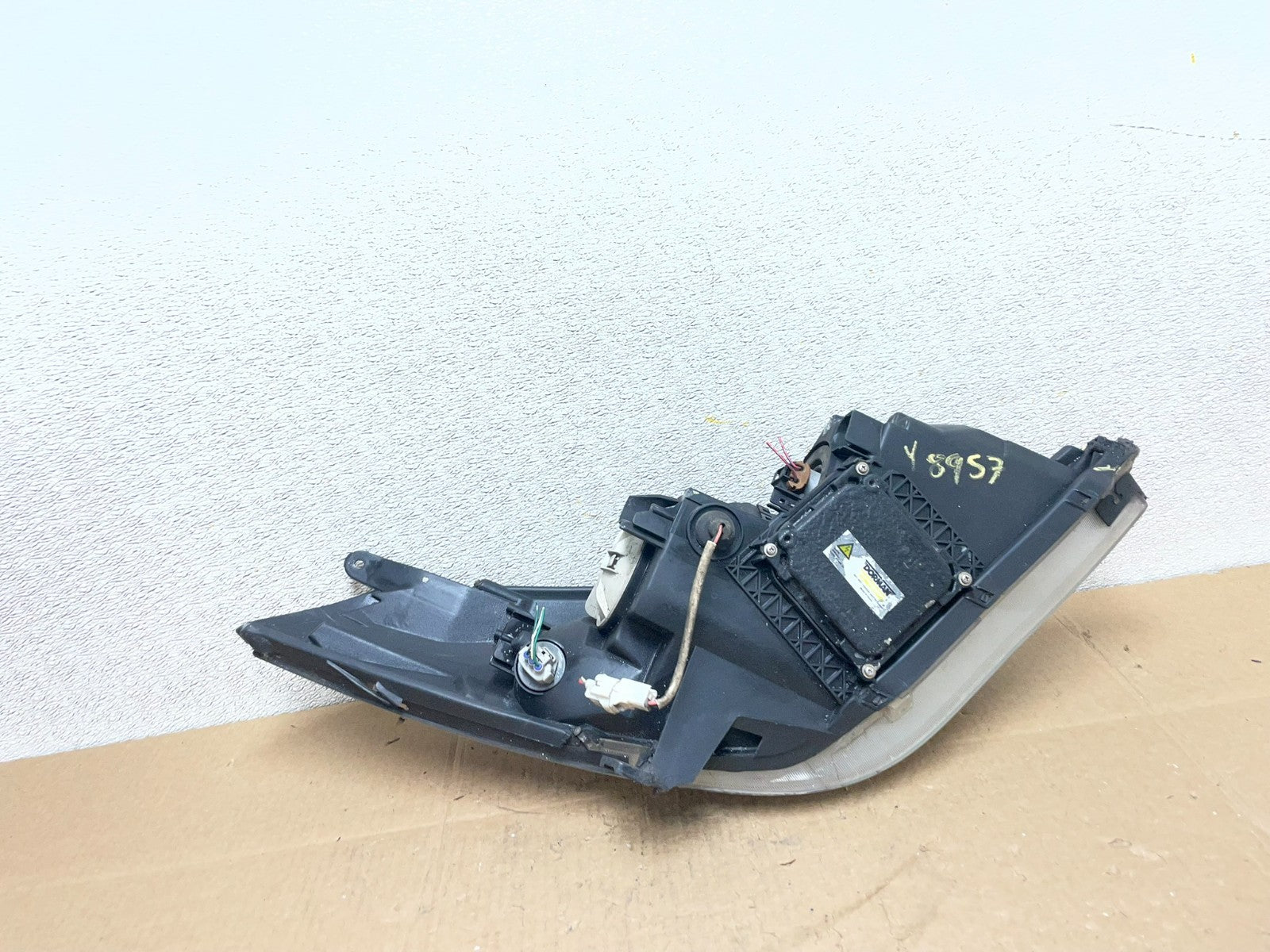 2007 2008 Toyota Solara Left Driver LH Xenon Headlight Y8957 DW7